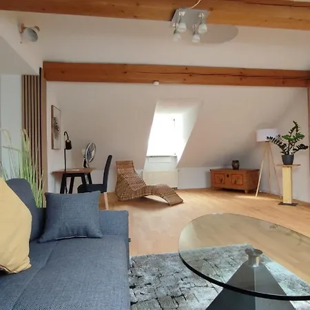 Anette's Nettes Dachjuchhe Apartment